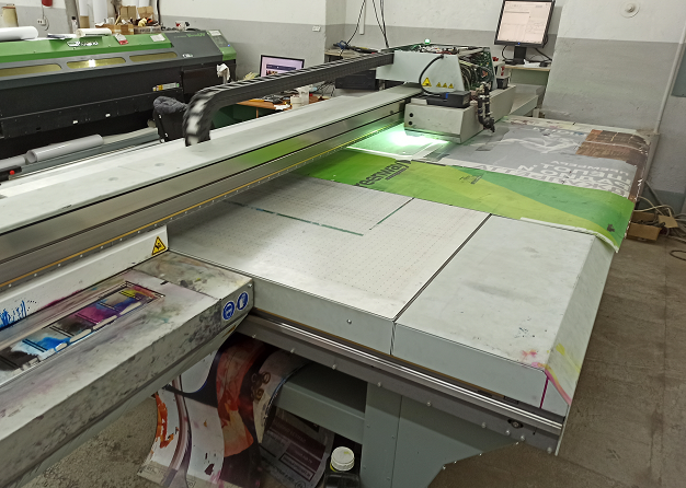 Ремонт принтера Arizona 460GT, построение ICC профилей. Техническое обслуживание принтера